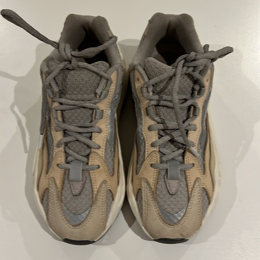 Adidas Yeezy Boost 700 V2 Cream 2021 (GY7924) Kanye West Men's Size 5.5
